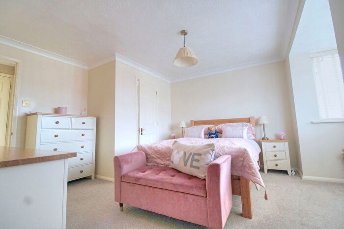 4 Bedroom Detached House For Sale In Grasmere Close, Eastbourne, BN23