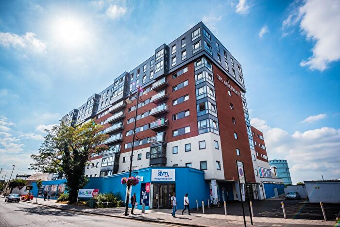 2 Bedroom Flat To Rent In The Green, Southall, UB2