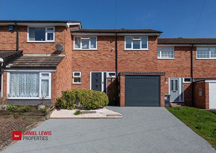 3 Bedroom Terraced House For Sale In Hillcroft, Loughton, IG10