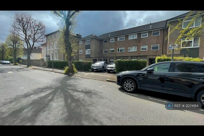 2 Bedroom Flat To Rent In Catherine Road, Surbiton, KT6