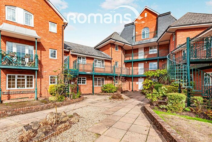2 Bedroom Apartment To Rent In Knights Place, SL4