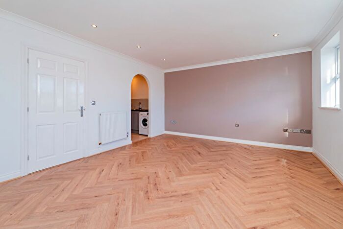 2 Bedroom Flat For Sale In Arklay Close, Uxbridge, UB8