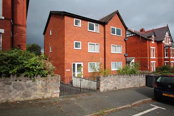 2 Bedroom Flat For Sale In Woodland Park, Colwyn Bay, LL29