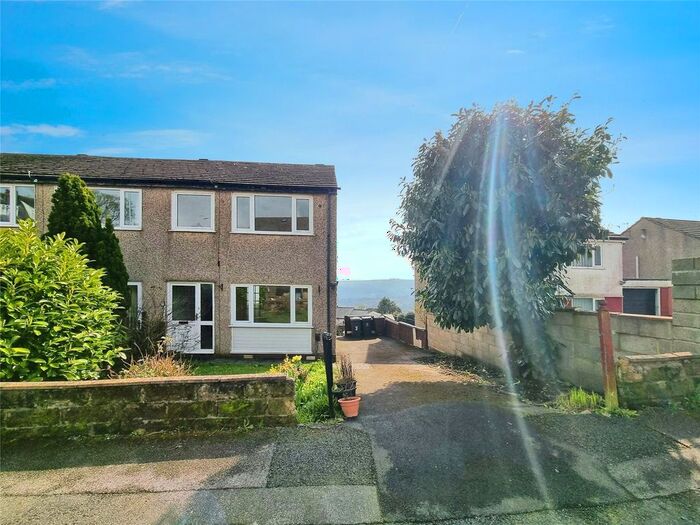 3 Bedroom End Of Terrace House To Rent In Raynham Crescent, Keighley, West Yorkshire, BD21