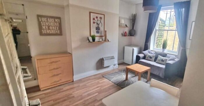 Studio To Rent In Headingley Lane, Leeds, West Yorkshire, LS6