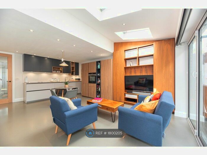 2 Bedroom End Of Terrace House To Rent In Southdown Road, London, SW20