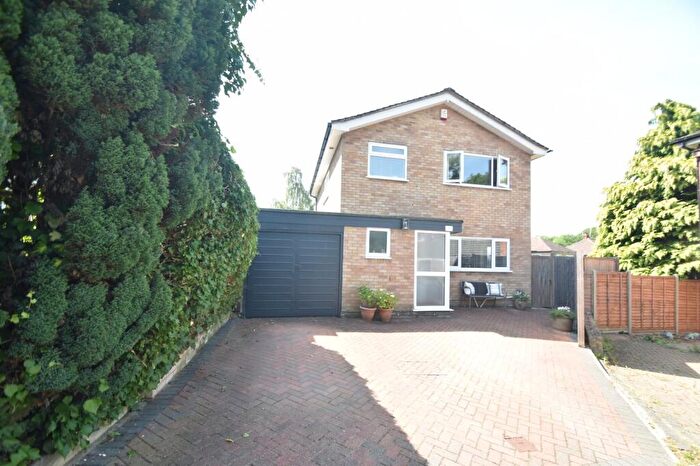 3 Bedroom Link Detached House For Sale In Clayton Walk, Little Chalfont, Buckinghamshire, HP7