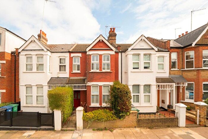 3 Bedroom House To Rent In Lankaster Gardens, London, N2