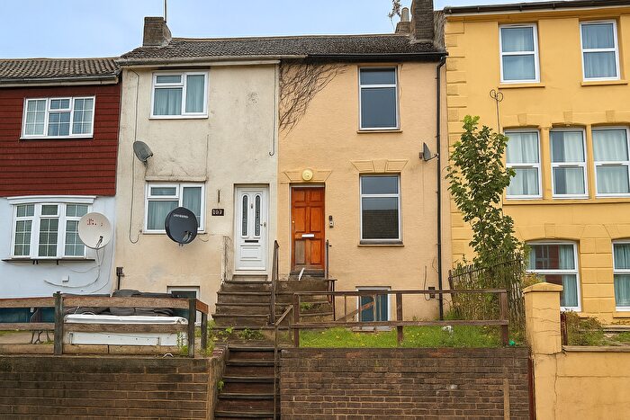 2 Bedroom Terraced House To Rent In Luton Road, Chatham, ME4