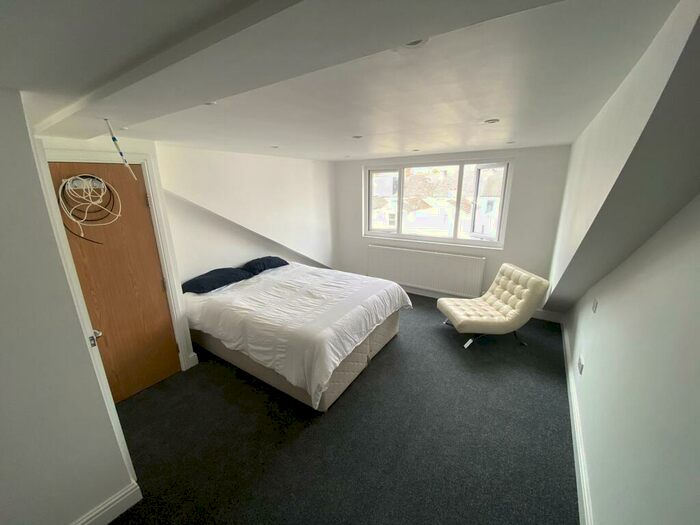 2 Bedroom Apartment To Rent In Lower Cathedral Road, Cardiff, CF11