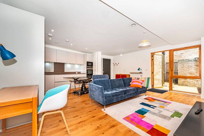 1 Bedroom Terraced House To Rent In Balls Pond Road, De Beauvoir Town, London, N1