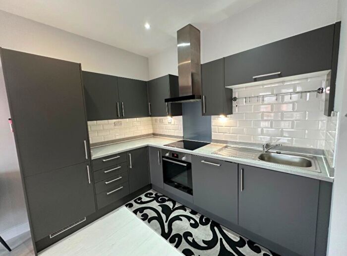 2 Bedroom Apartment To Rent In Ash Tree Garth, Leeds, West Yorkshire, LS9