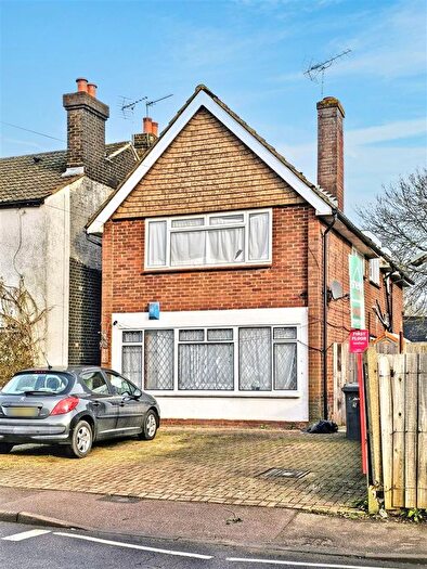 2 Bedroom Maisonette For Sale In London Road, Shenley, Radlett, WD7