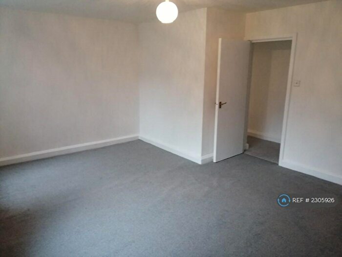 2 Bedroom Flat To Rent In Kielder Square, Salford, M5