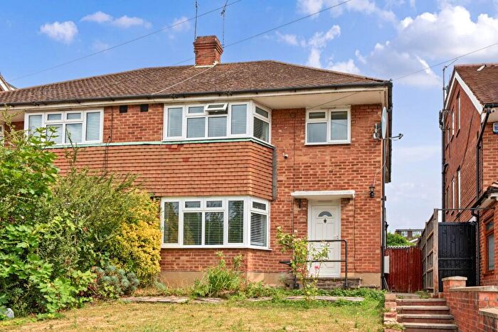 3 Bedroom Semi-Detached House For Sale In Morton Way, London, N14