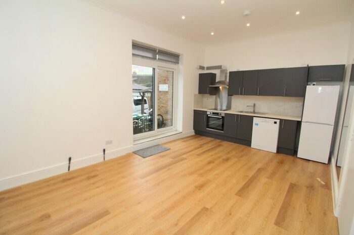 2 Bedroom Flat To Rent In Astbury Road, Peckham, SE15