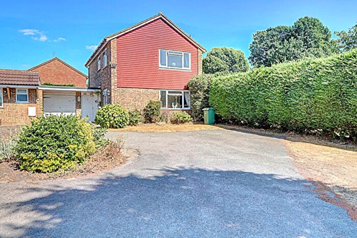 4 Bedroom Link Detached House For Sale In Peppard Meadow, Prestwood, Great Missenden, Buckinghamshire, HP16