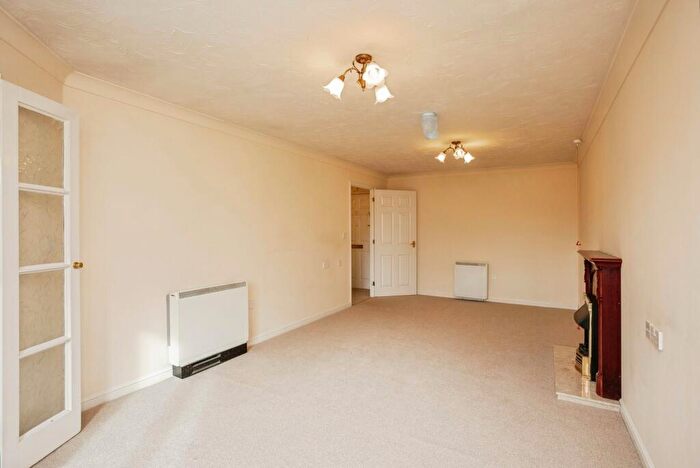 2 Bedroom Flat For Sale In Giles Court, Rectory Road, West Bridgford, Nottingham, NG2