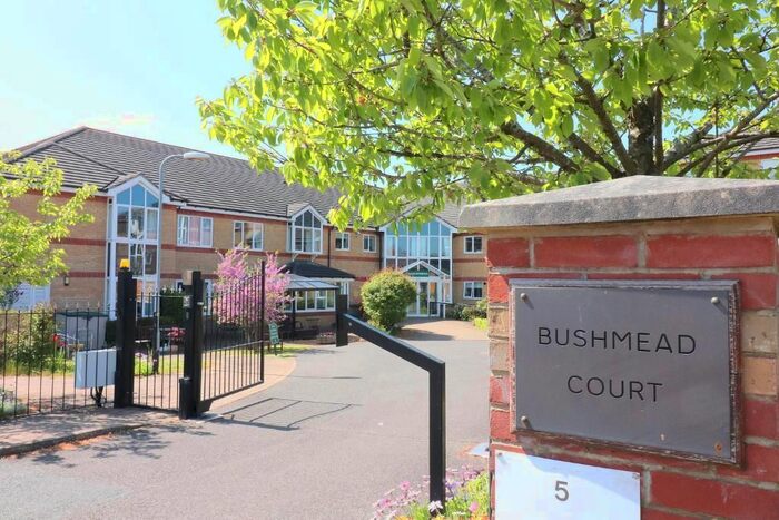 2 Bedroom Flat For Sale In Hancock Drive, Luton, Bedfordshire, LU2