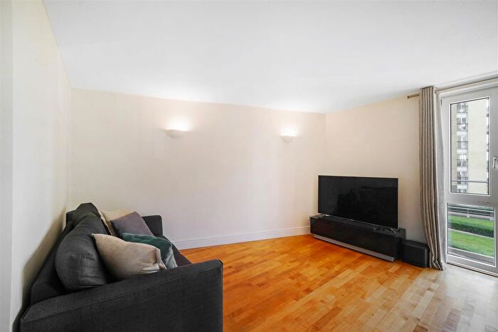 2 Bedroom Flat To Rent In Franklin Building, London, E14