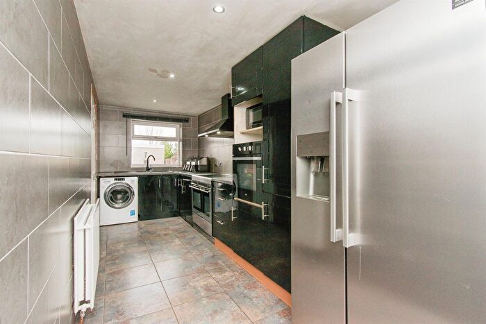 2 Bedroom Semi-Detached House For Sale In Orchard Head Drive, Pontefract, WF8