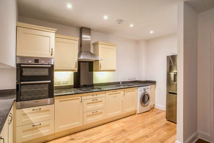 3 Bedroom Flat To Rent In Victoria Place, Cheltenham, GL52