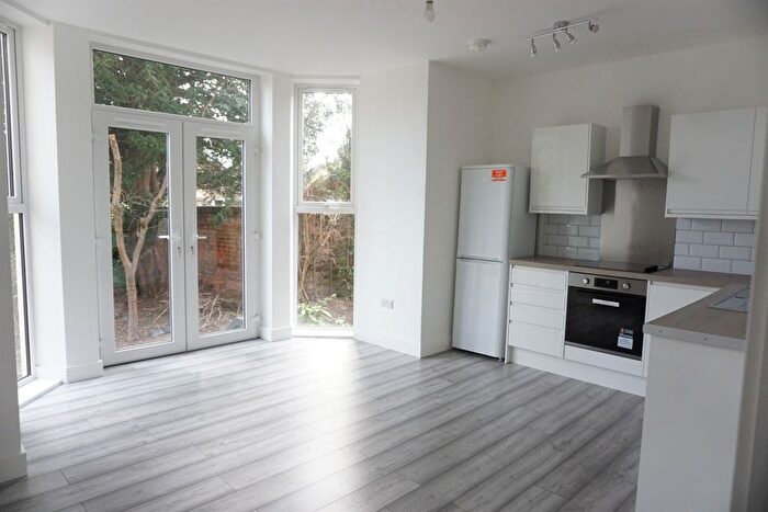 2 Bedroom Flat To Rent In Third Avenue, NG7