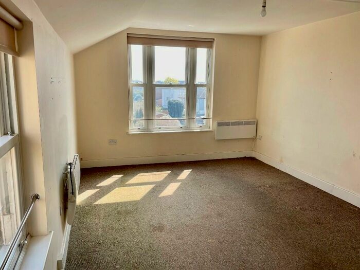 2 Bedroom Flat To Rent In Hamlet Court Road, Westcliff-On-Sea, Essex, SS0