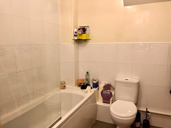 2 Bedroom Flat To Rent In Apple Blossom Grove, Cadishead, M44