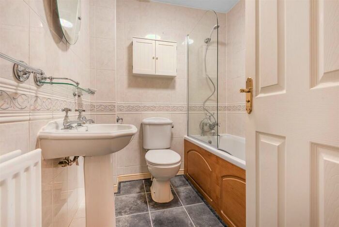 2 Bedroom Terraced House To Rent In Silverweed Close, Knightwood Park, Chandlers Ford, SO53