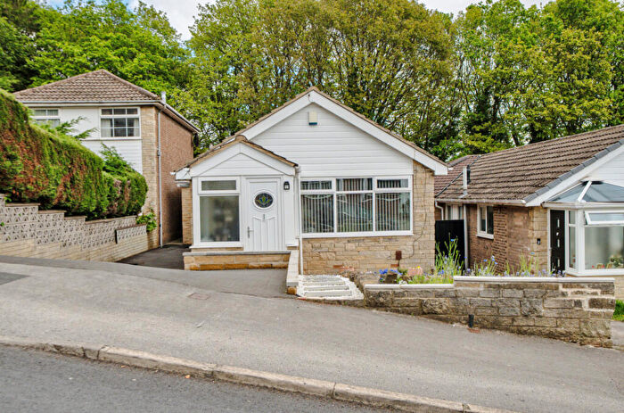 3 Bedroom Bungalow For Sale In Woodhall Drive, Kirkstall, Leeds, West Yorkshire, LS5