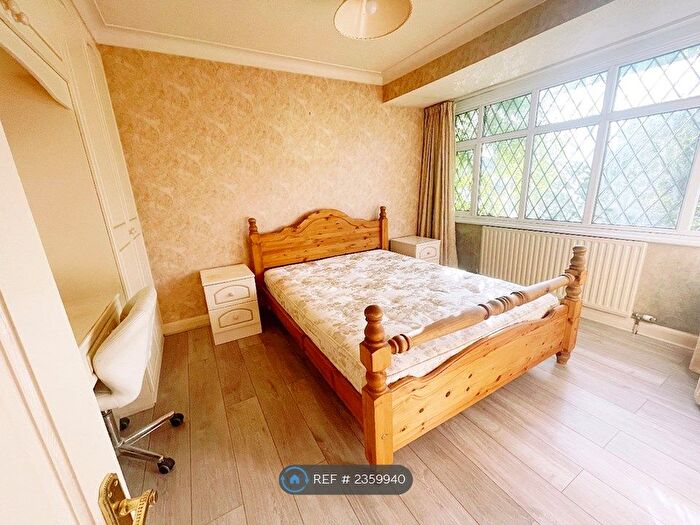 2 Bedroom Maisonette To Rent In Frays Avenue, Middlesex, UB7