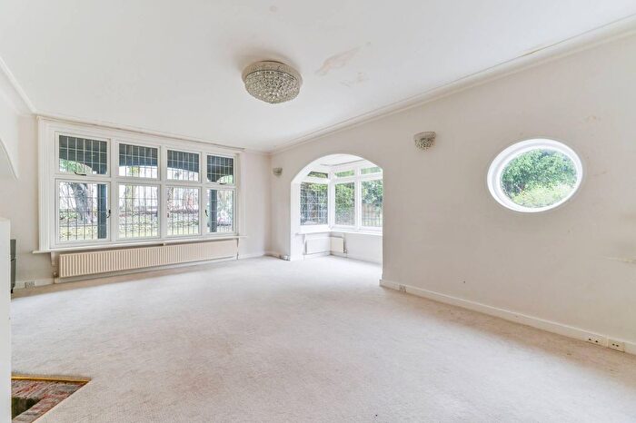 5 Bedroom Detached House To Rent In Furze Hill, Purley, CR8