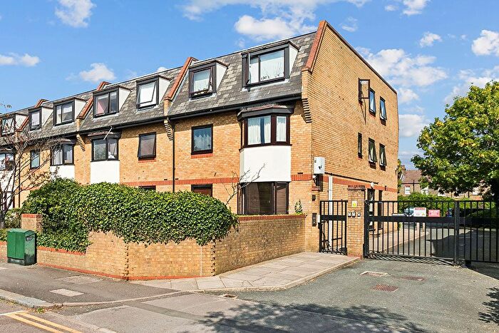 1 Bedroom Flat To Rent In Mornington Road, Leytonstone, E11