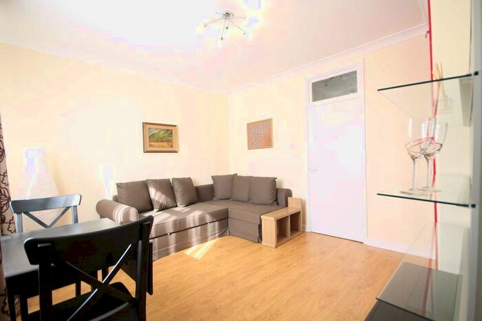 Studio To Rent In Anselm Road, London, SW6