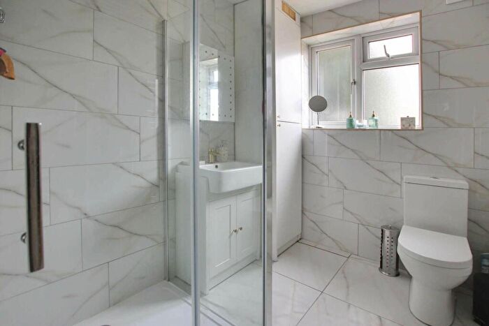 2 Bedroom Flat For Sale In Devonshire Court, Shirley, CR0
