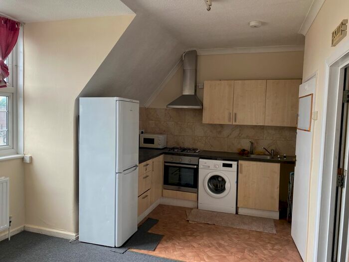 1 Bedroom Flat To Rent In Bennetts Castle Lane, Dagenham, RM8