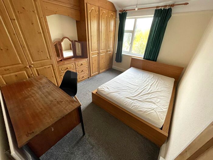 4 Bedroom Semi-Detached House To Rent In Queens Road, Clarendon Park, LE2