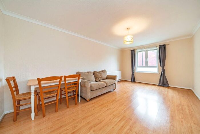 2 Bedroom Flat To Rent In St. Pauls Close, Ealing, W5