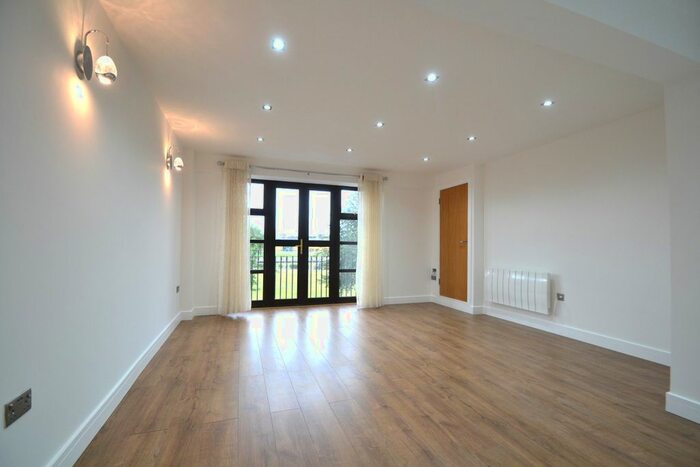 2 Bedroom Flat To Rent In Copperfield Road, Mile End, E3
