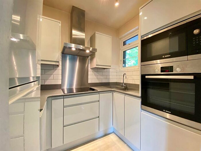 2 Bedroom Apartment To Rent In Didsbury, Wilmslow Road, Manchester, M20