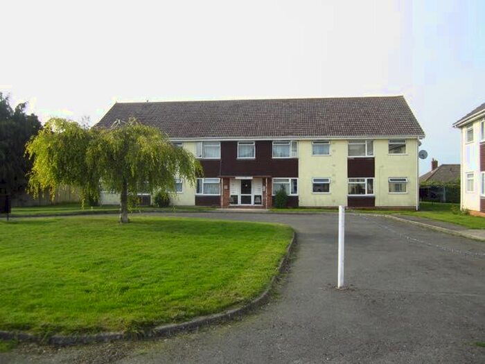 1 Bedroom Flat To Rent In Princes Road, Street BA16