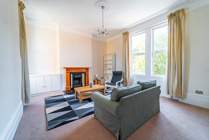 2 Bedroom Apartment For Sale In Womersley Road, Crouch End, N8
