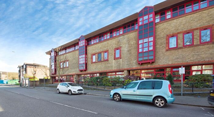 1 Bedroom Flat For Sale In London Road, Romford, RM7