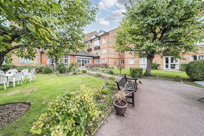 1 Bedroom Retirement Property For Sale In Thicket Road, Sutton, SM1