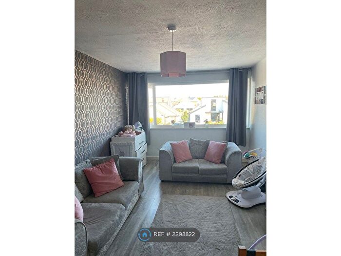 2 Bedroom Flat To Rent In High Ash Drive, Leeds, LS17