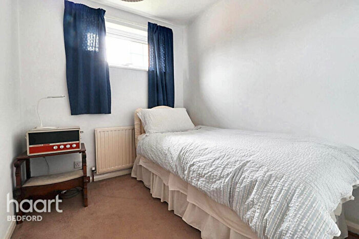 3 Bedroom End Of Terrace House For Sale In Huntsmans Way, Bedford, MK44