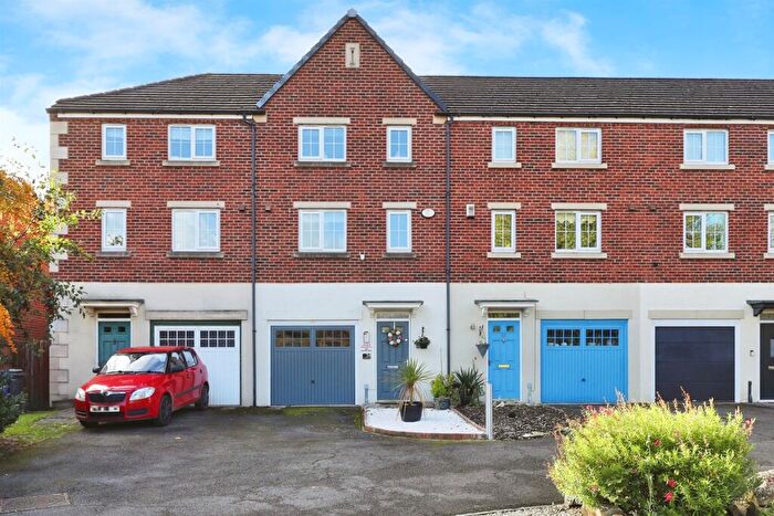 3 Bedroom Town House For Sale In Waterside View, Conisbrough, Doncaster, DN12