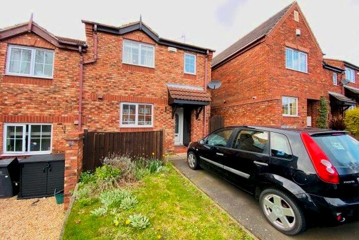 2 Bedroom Town House To Rent In Coppice Gate, Nottingham, NG5