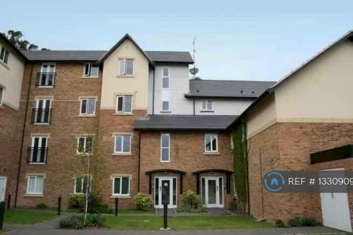 2 Bedroom Flat To Rent In High Street, Berkhamsted, HP4